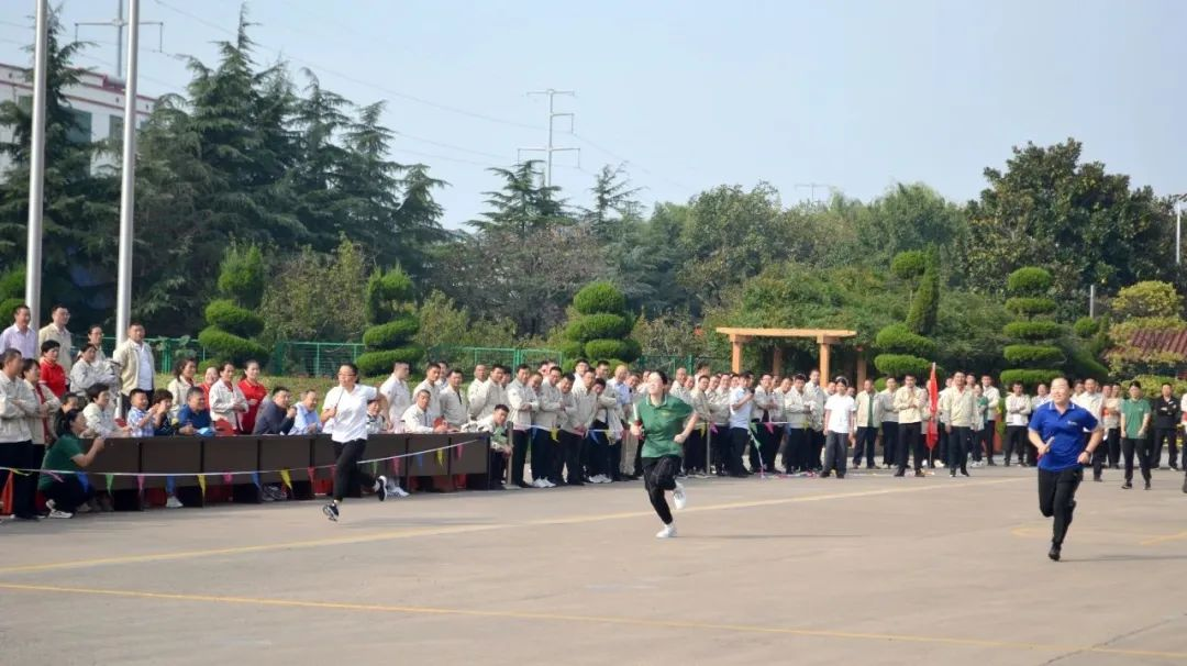 经过各队运动员们的奋力角逐，最6.png