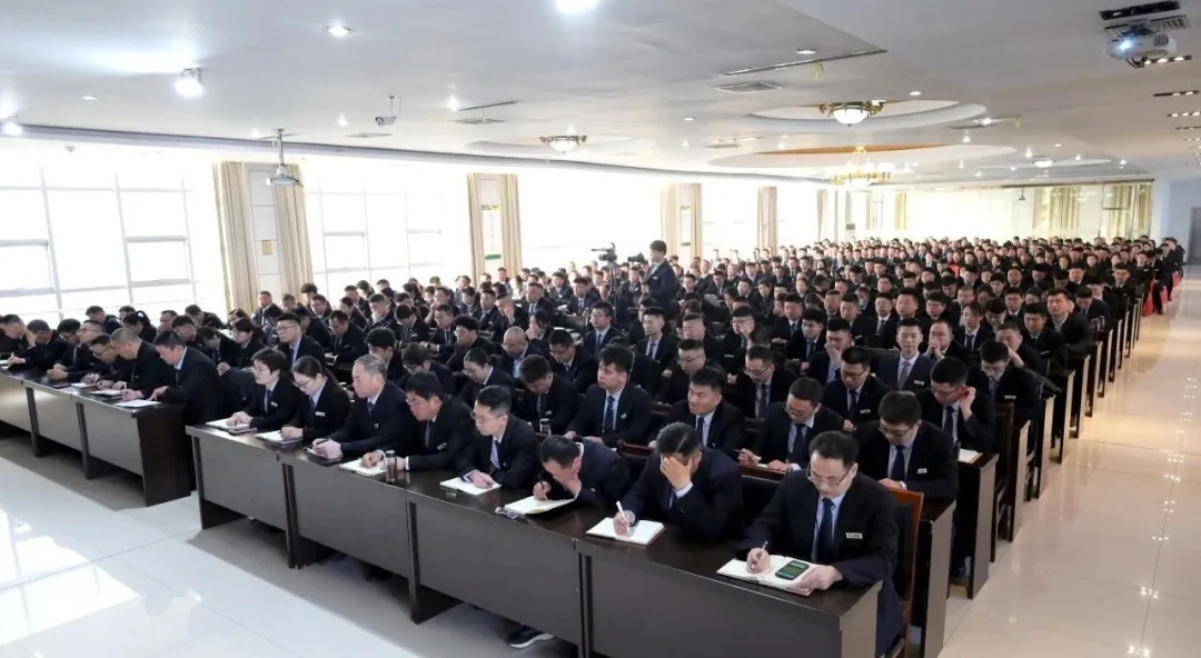 会上对2025年度表现突出的先进单位2.png 会上对2025年度表现突出的先进单位2.png